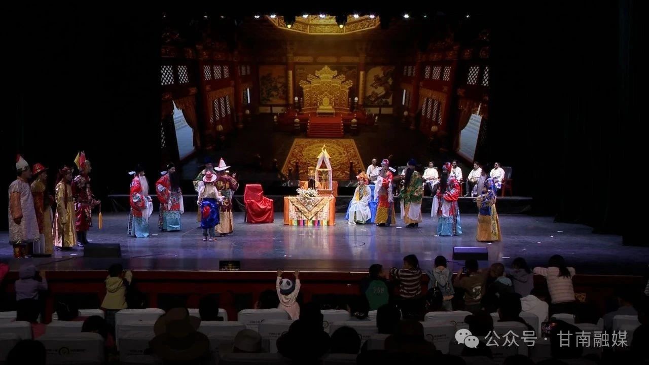 南木特藏戏《松赞干布》公益演出在夏河精彩上演