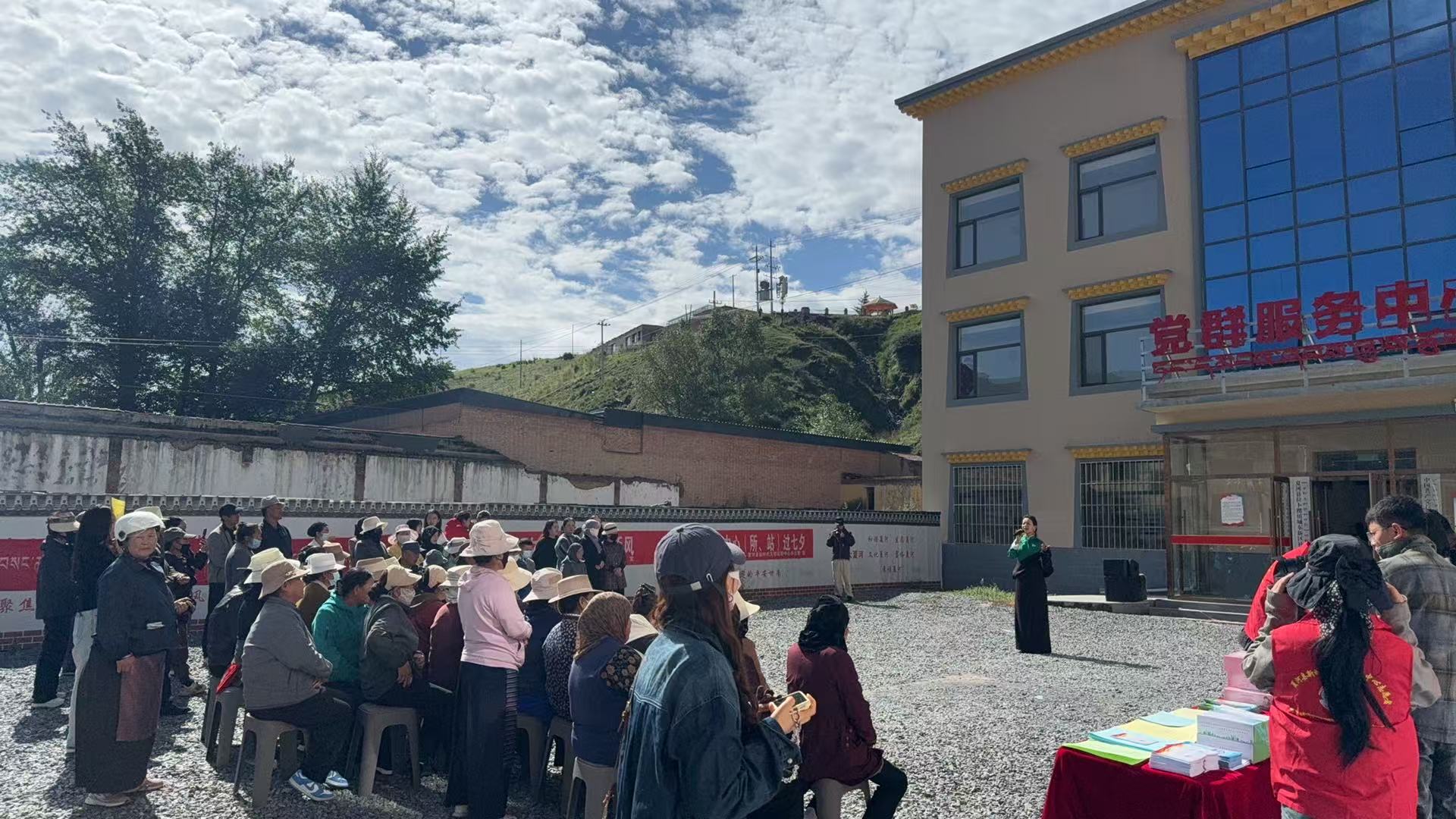 2025年8月29日在城东社区开展&ldquo;戏曲进乡村暨文化下乡&rdquo;惠民演出